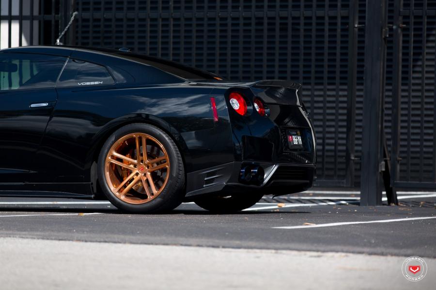  Nissan GT-R on Vossen Wheels (CG-202) 2017 года  (фото 4 из 51)